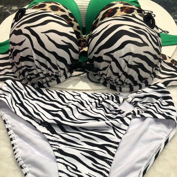 Exposure shot of all my VS bikini bombshells 34D and matching bottoms - Picture 8 of 16